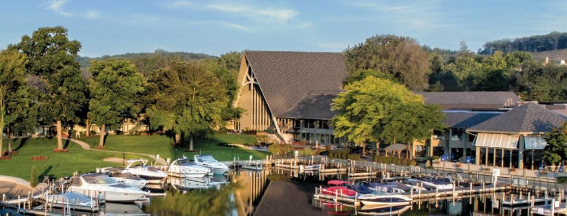 The Abbey Resort, Lage am See