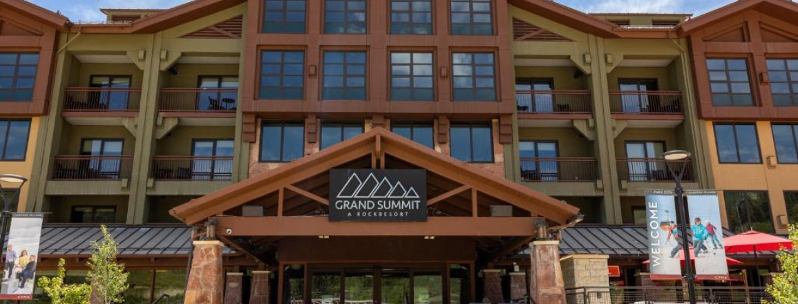 Außenansicht Sommer, Grand Summit Hotel