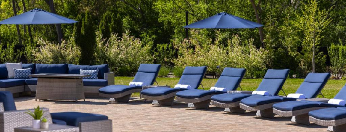 The Abbey Resort, Poolliegen