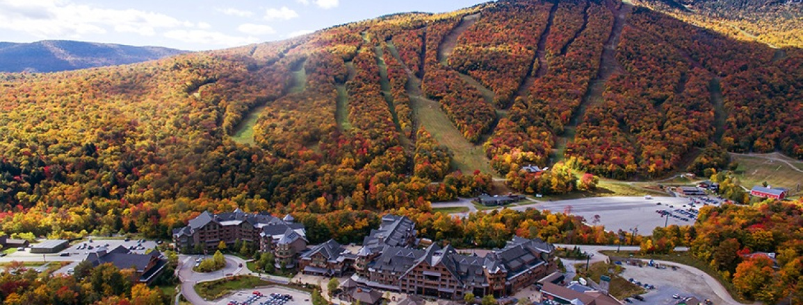 The Lodge at Spruce Peak, Lage am Berg